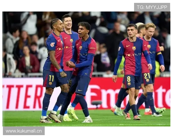 巴萨中场失控致节奏紊乱，防守断档问题加剧赛季走势承压