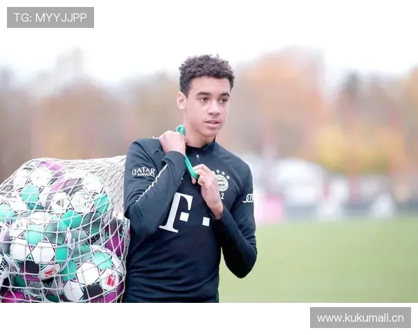 穆西亚拉：欧冠淘汰赛稳定输出的关键新生代球员分析